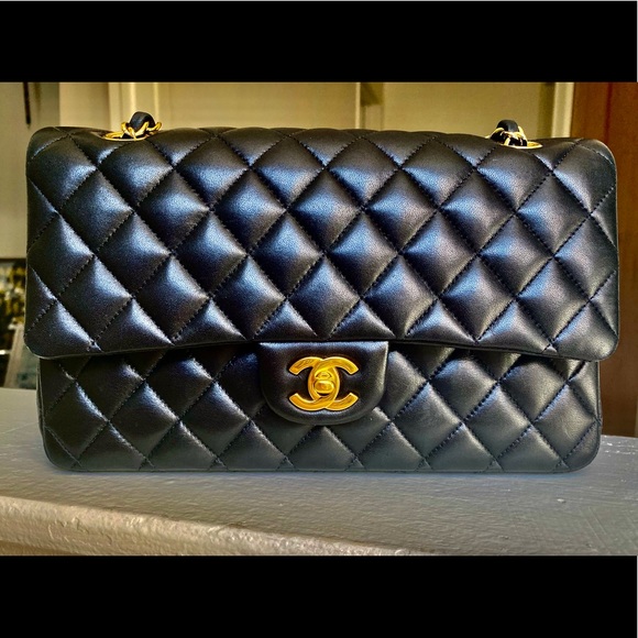 Chanel Medium Classic Flap Black Lambskin - Picture 13 of 15